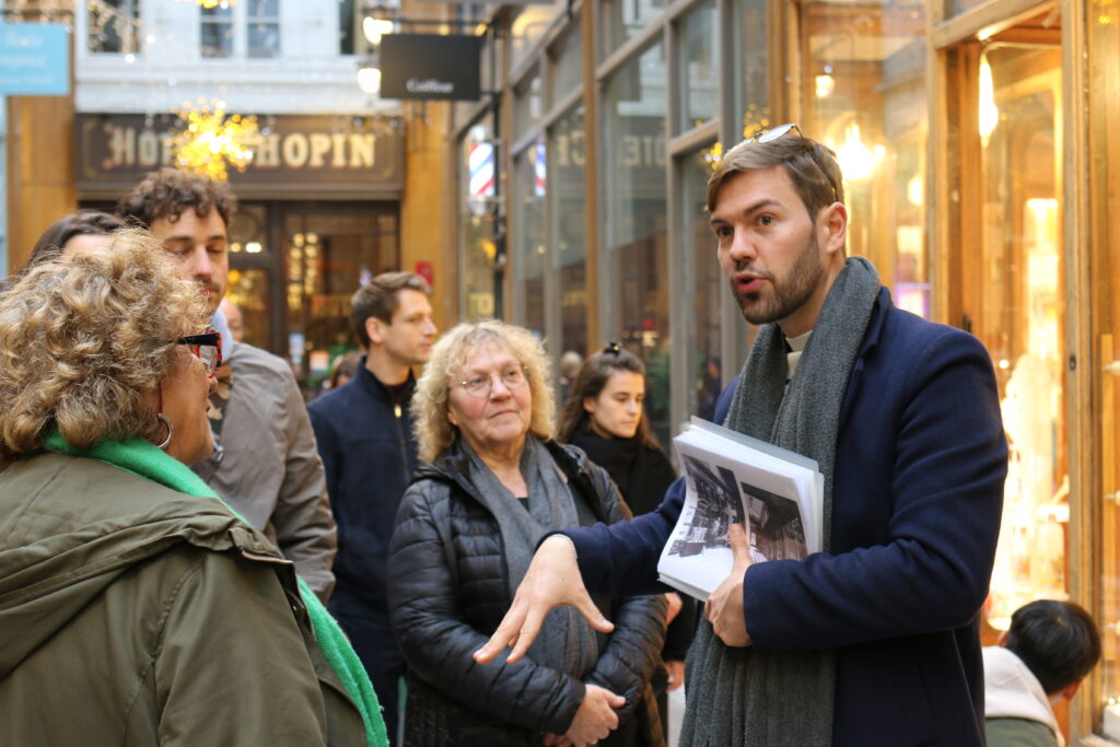 Visite guidée Passages couverts Paris avec un local